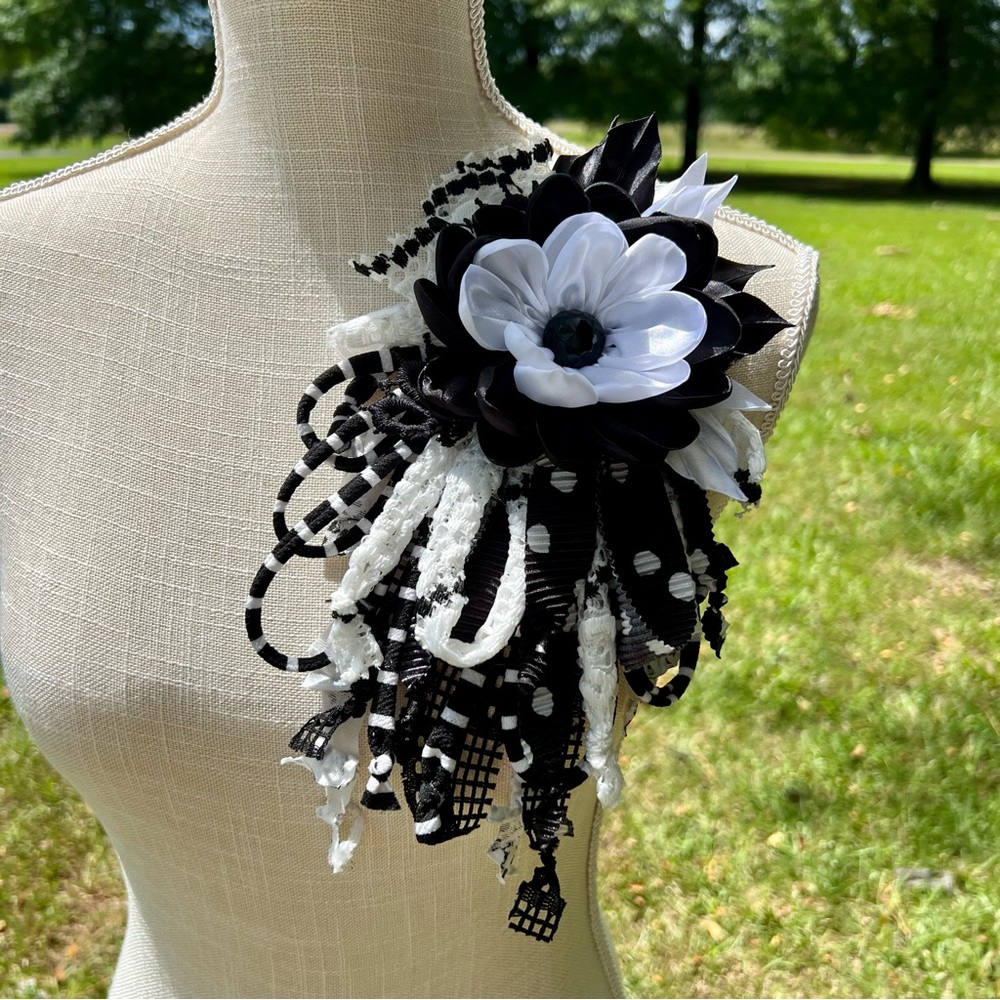 🛑SOLD🛑 Scrappy Flower Pin Brooch